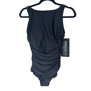 NWT Miraclesuit 10 Regatta Womens Ruched One-Piece Swimsuit Black